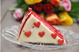 Red Velvet Cake With Roses Jigsaw Puzzle