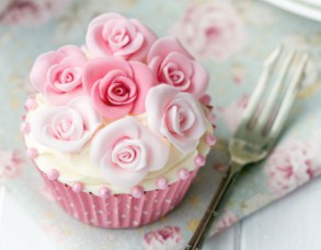 Rose Cupcake Jigsaw Puzzle