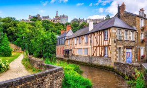 Desenhos de Brittany Medieval Town Jigsaw Puzzle para colorir