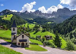 Desenhos de Chapel of Saint Cipriano, Dolomites Jigsaw Puzzle para colorir