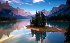 Maligne Lake, Jasper National Park Jigsaw Puzzle